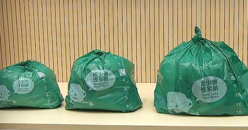 謝展寰︰正與物管界商討，於公屋及私樓管理處販售垃圾袋的可能性。資料圖片