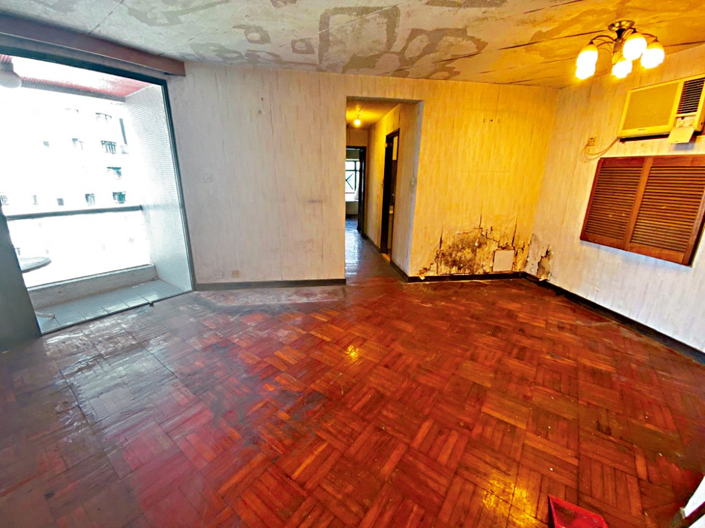 杏花邨23座15字樓3室，開價638萬，較銀行估價840萬低約23%。