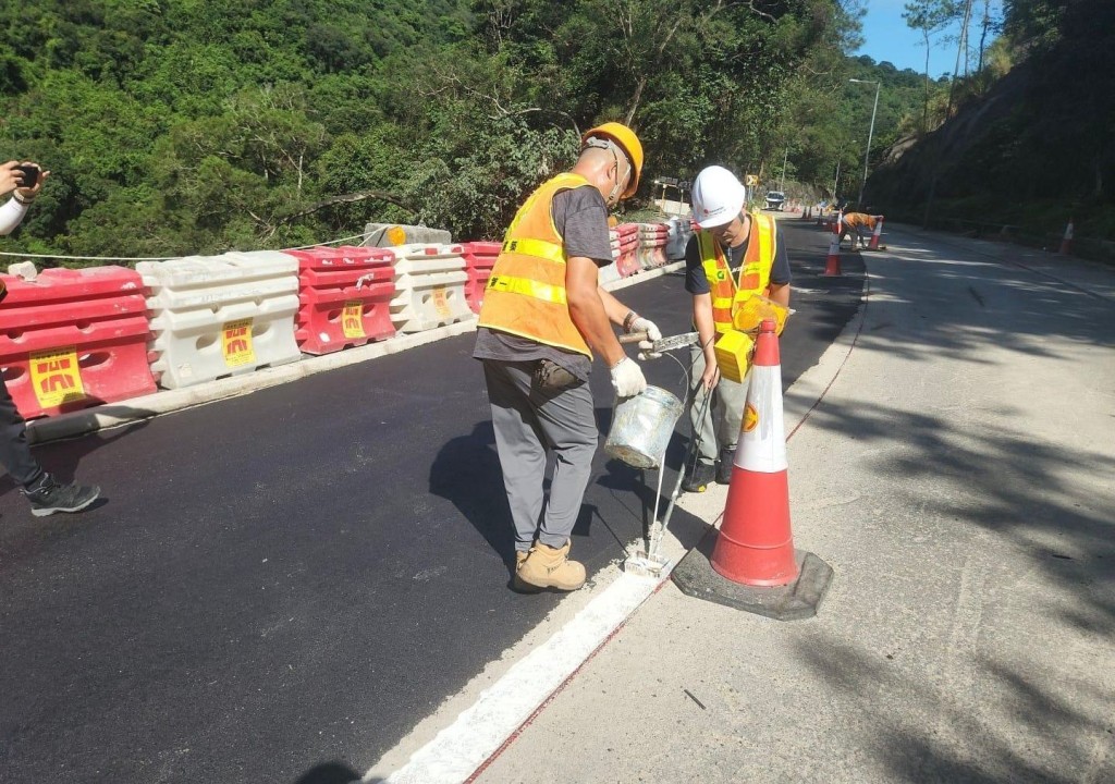 路政署感謝承建商、前線工人及部門同事的努力,以及各方的支持和諒解。路政署fb 路政署感謝承建商、前線工人及部門同事的努力,以及各方的支持和諒解。路政署fb