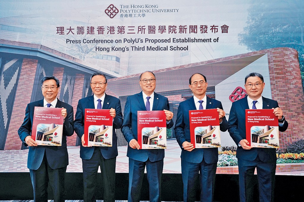 滕錦光(左二)表示,新醫學院將引入AI元素,培養新一代醫生。林大輝(中)指理大會「出錢出力」籌辦新醫學院。