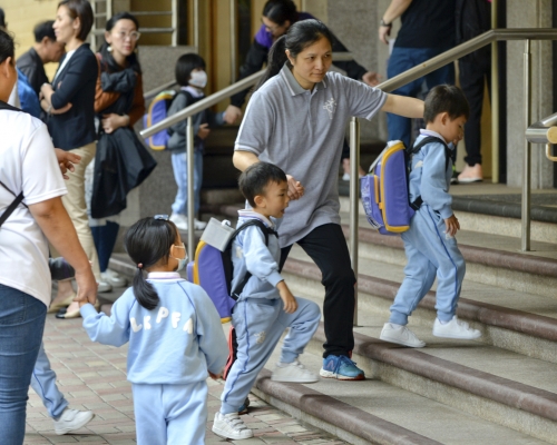 教育局將向中小學和幼稚園及學生推行支援措施。資料圖片
