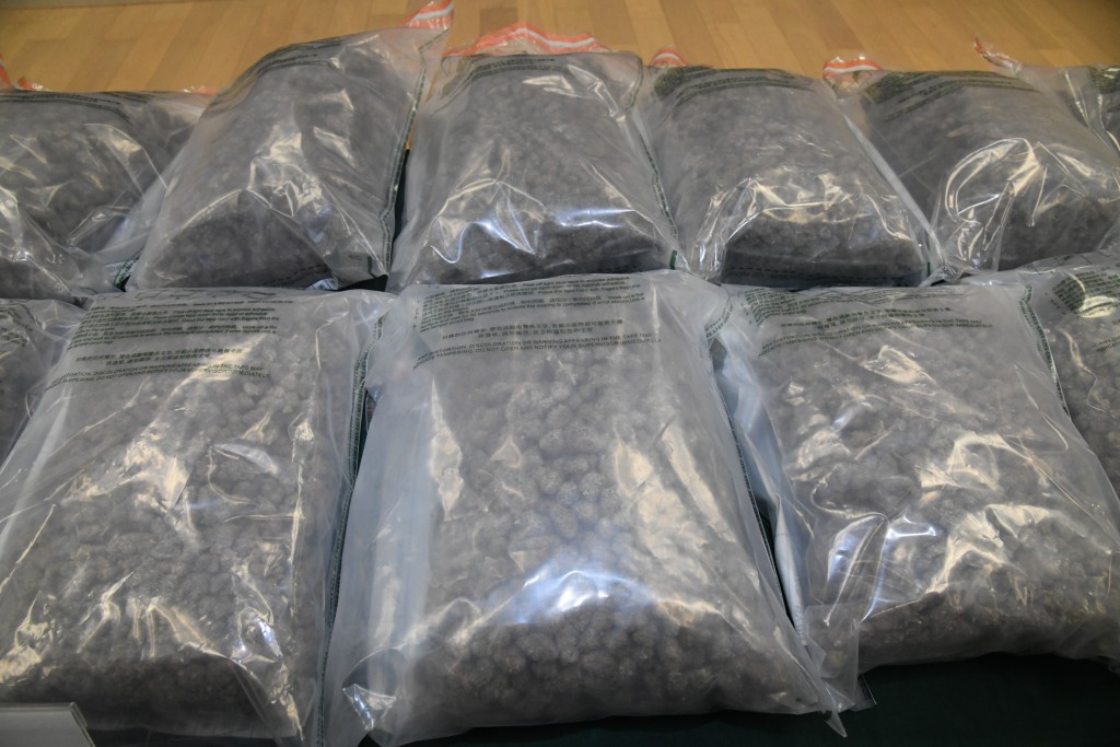 海關檢獲40包懷疑大麻花，共重約20公斤，市值約400萬元。