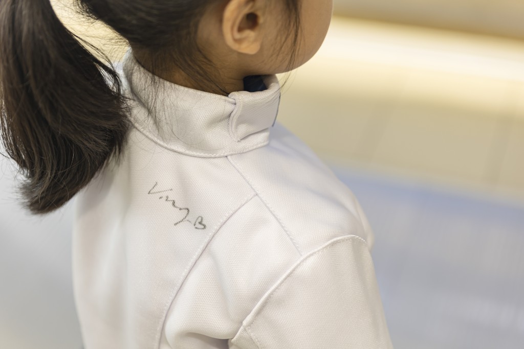 佳妤在开幕日得到偶像签名鼓励。(图:霍楚晖) 佳妤在开幕日得到偶像签名鼓励。(图:霍楚晖)