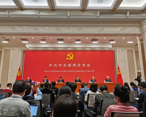 中共中央今日上午在北京舉行記者會，介紹五中全會精神。張言天攝