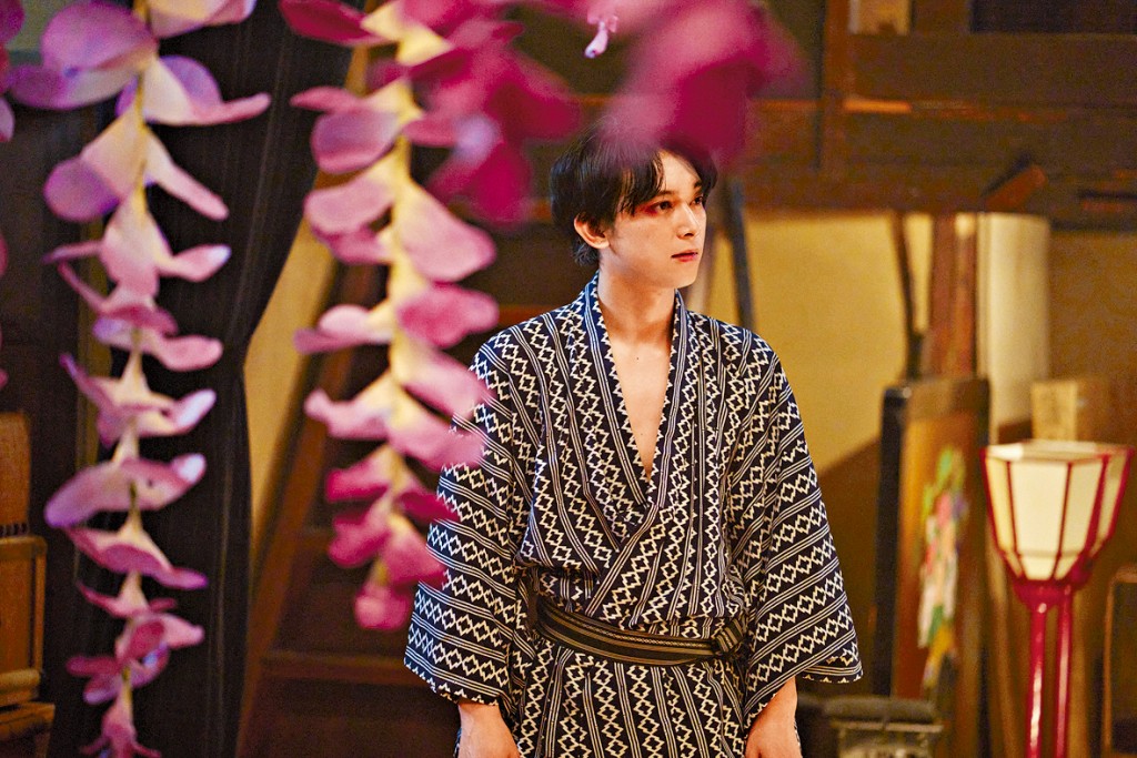 吉澤亮扮演的主角喜久雄,李相日指是個你以為能了解他,卻永遠捉不住的人。 吉澤亮扮演的主角喜久雄,李相日指是個你以為能了解他,卻永遠捉不住的人。