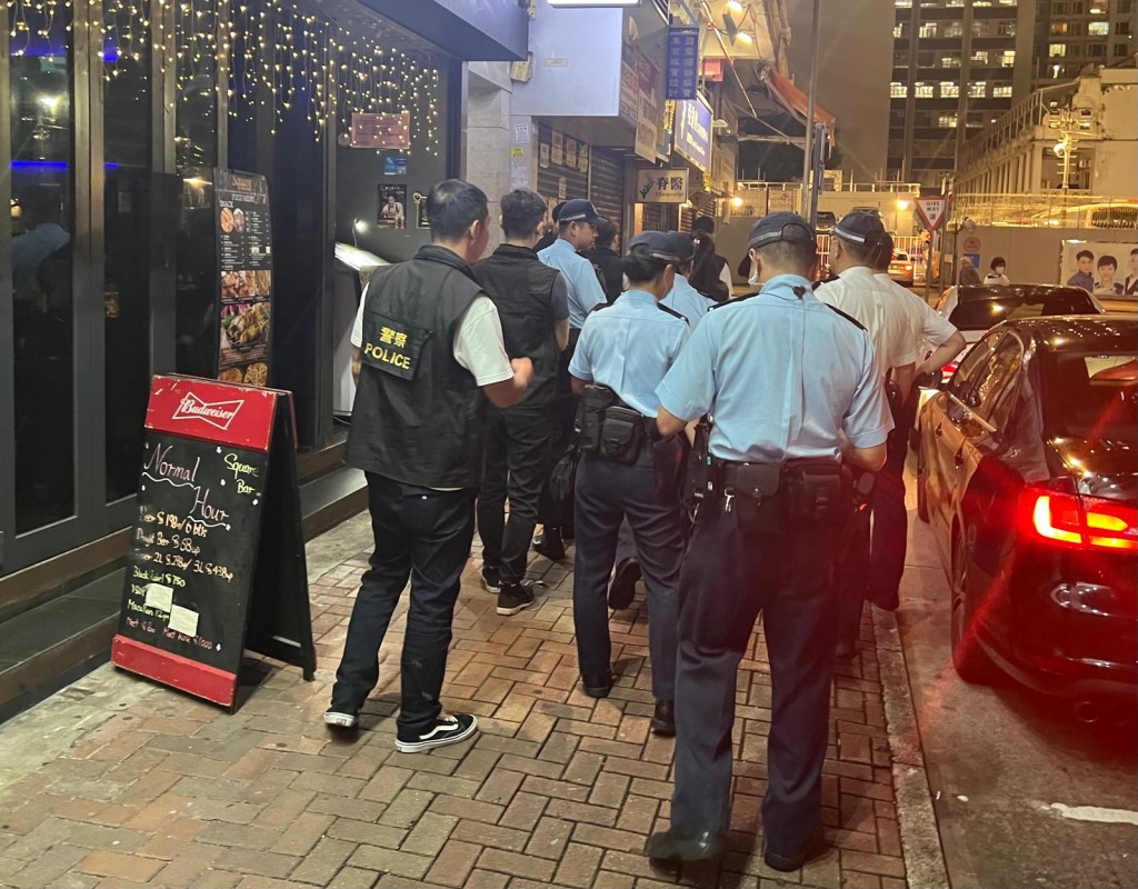 警旺角反罪惡拘58人 檢11部賭博用遊戲機、約$214萬賭款及籌碼。警方圖片 警旺角反罪惡拘58人 檢11部賭博用遊戲機、約$214萬賭款及籌碼。警方圖片