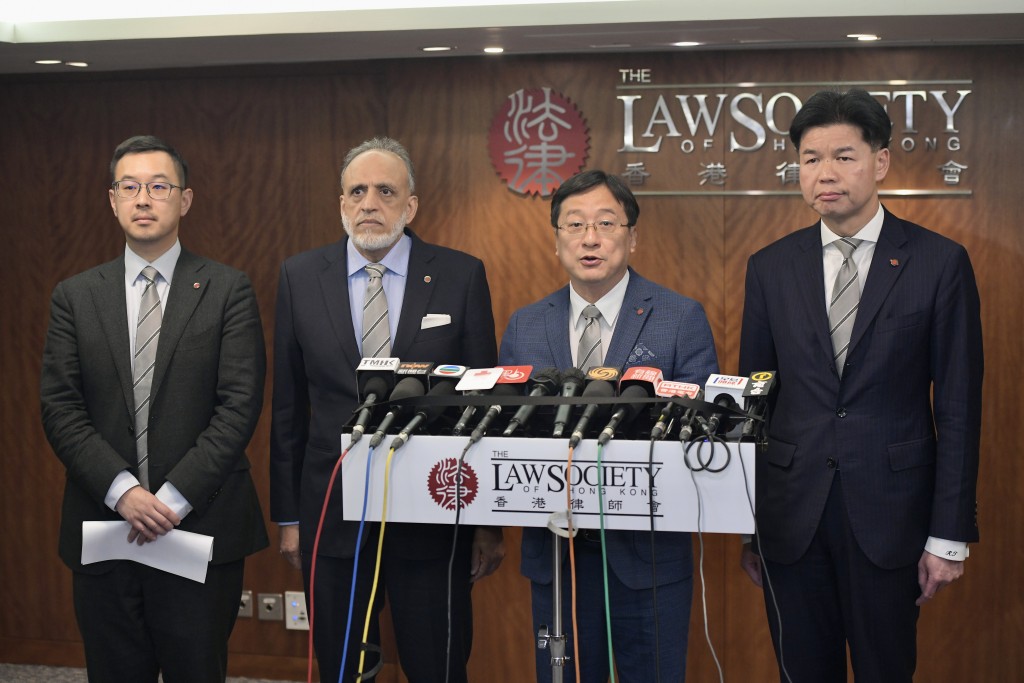 左起：香港律師會副會長余國堅、香港律師會副會長黎雅明、香港律師會會長陳澤銘、香港律師會副會長湯文龍。梁譽東攝