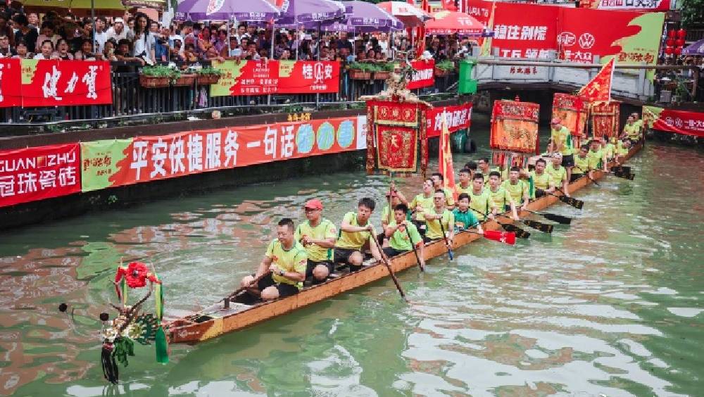 龍船漂移佛山疊滘。