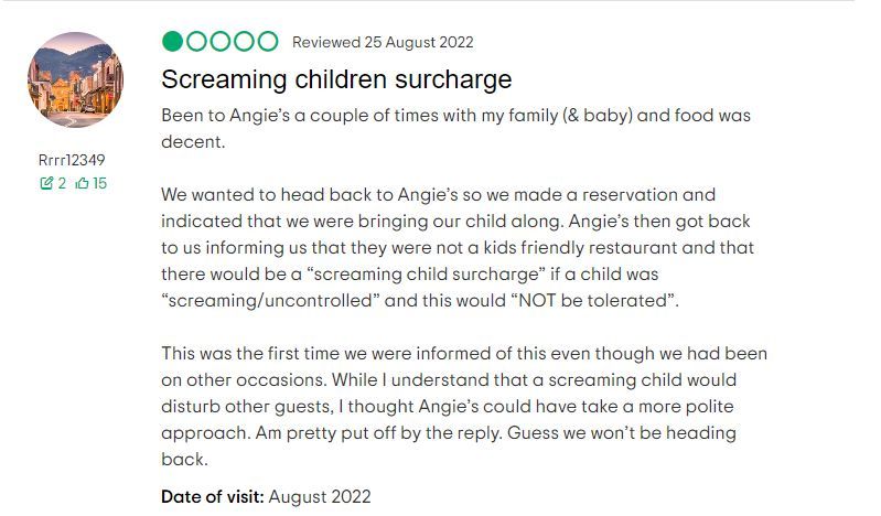 若小孩不受控、尖叫進而打擾到其他用餐客人，父母就會被收取附加費。