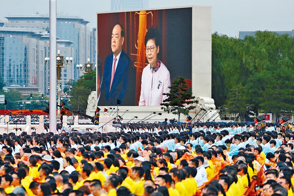 ■港澳特首林鄭月娥及賀一誠雙雙現身大熒幕。