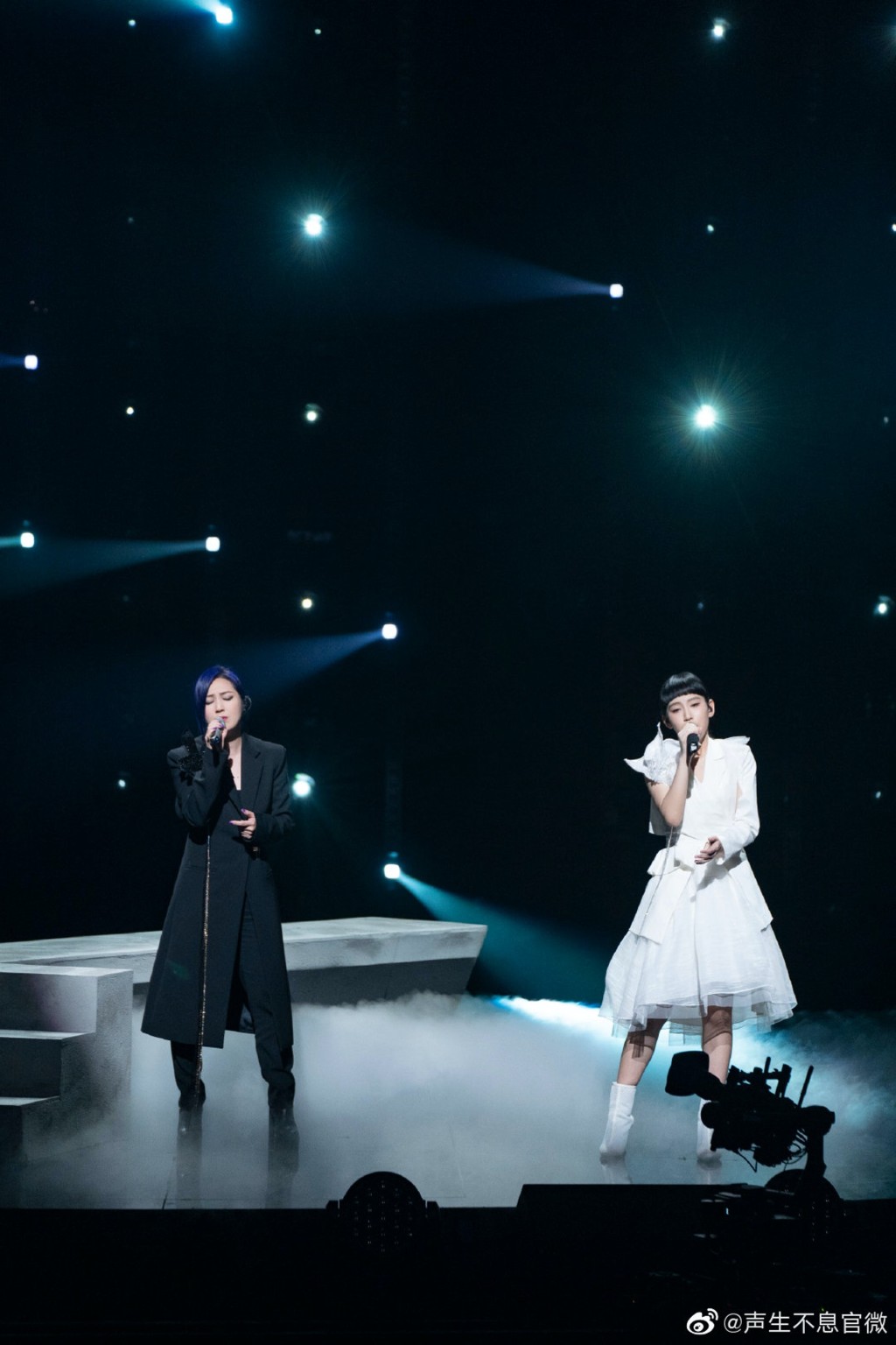 Gigi在《聲生不息》中與楊千嬅（左）合唱，獲讚後生可畏。