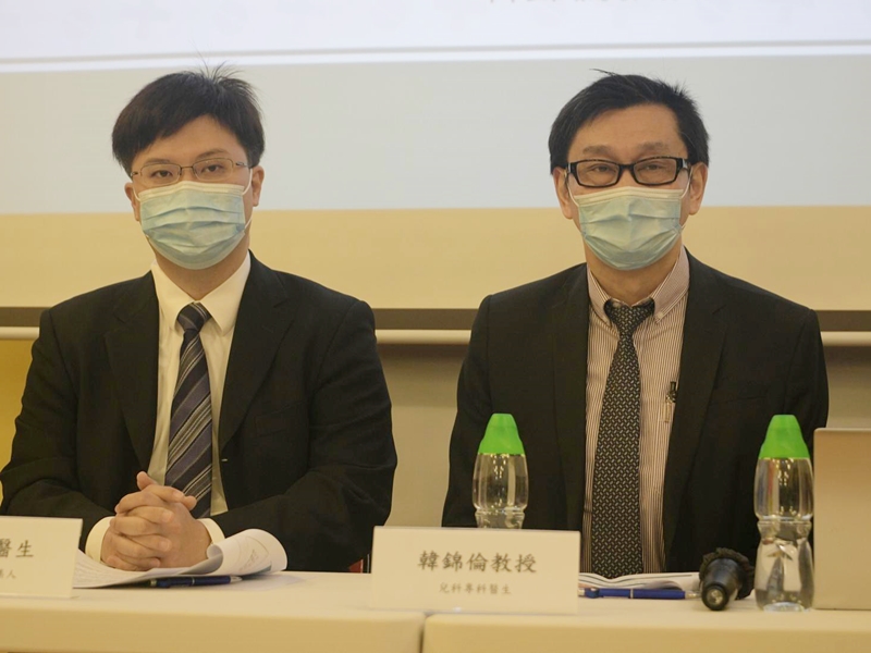 疫苗學堂召集人麥肇敬醫生（左）。