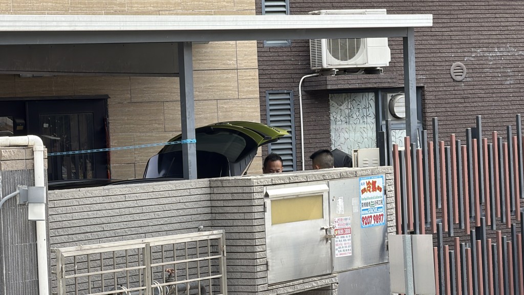 工程公司男董事被押返蝦尾新村搜屋。梁國峰攝