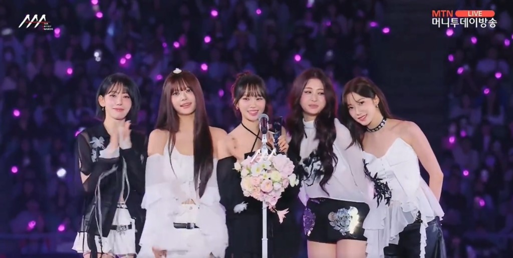 LE SSERAFIM獲封年度Music Icon。（微博圖片）