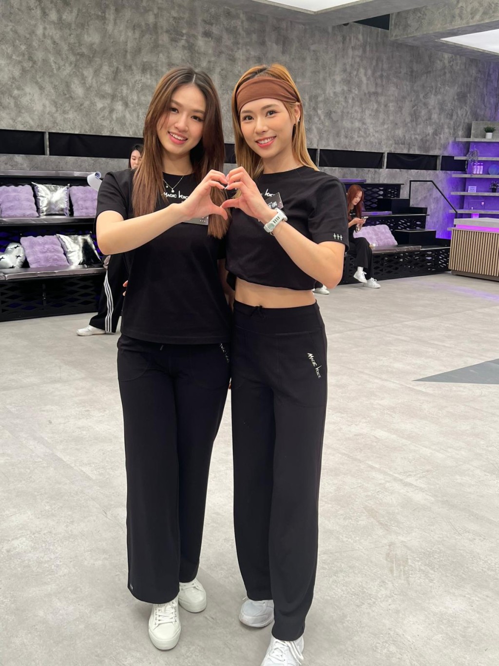 等睇你哋上台表演~