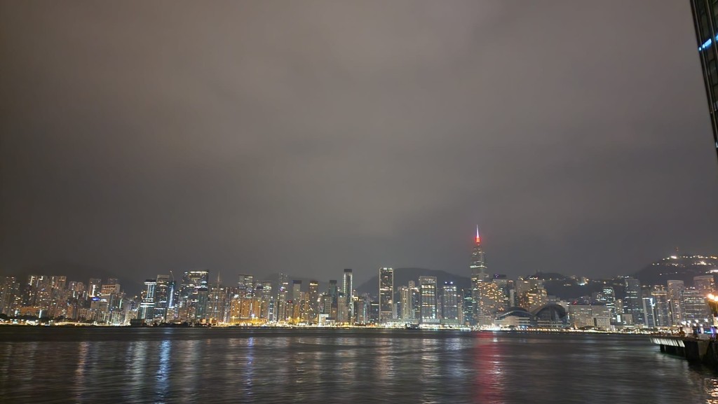 本港地區今日多雲，早晚寒冷。黎志偉攝