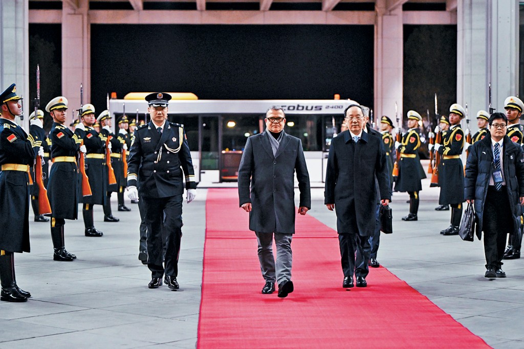 芬蘭總理奧爾波昨天抵達北京，展開4天訪華行程。