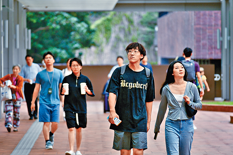 在港大眾多科目中，園境學收生分數變化相當明顯，理學和新聞學的上四分位數亦上升3分。