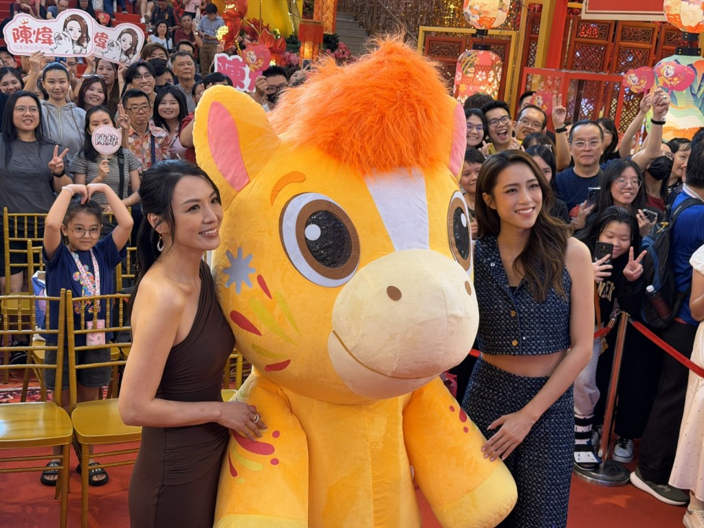 陳煒（左）、朱敏瀚、劉穎鏇（右）與姚子羚赴馬來西亞出席一連三個活動迎新春。