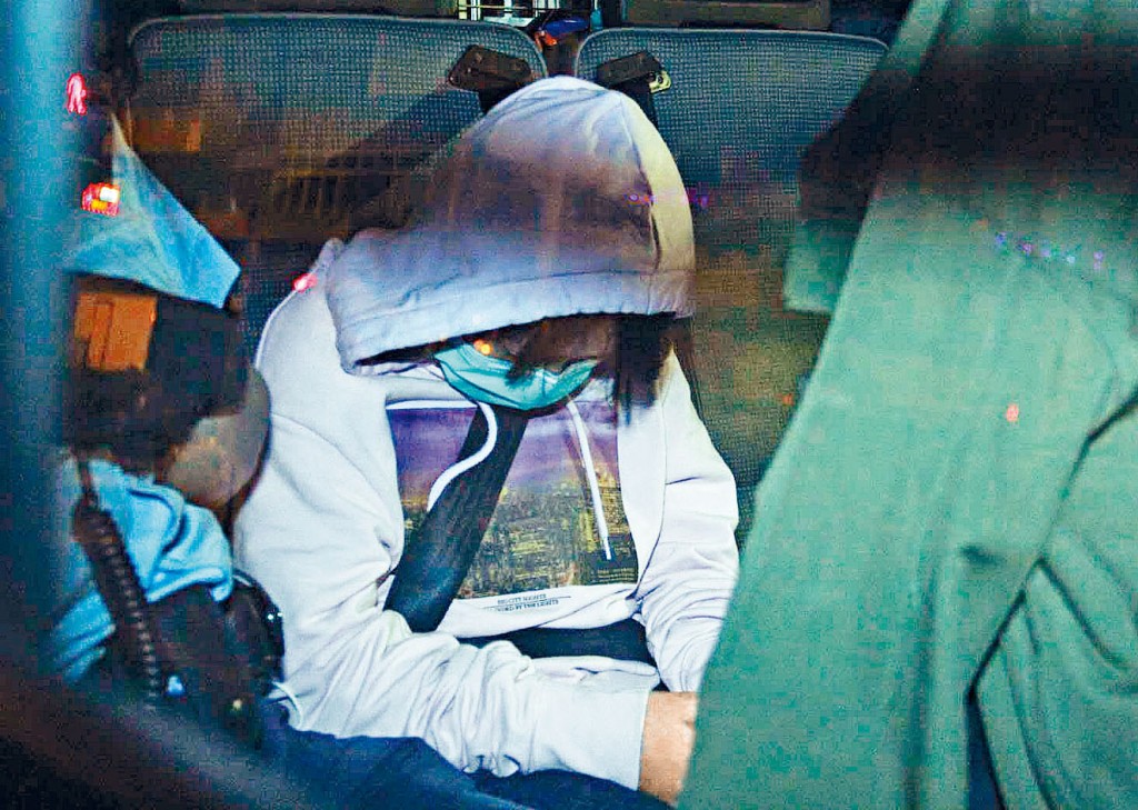 其中一名十三歲男童涉行劫被捕。　　