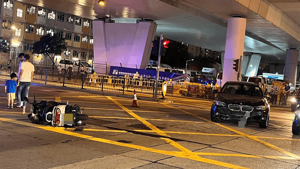 深水埗電單車私家車相撞 鐵騎士受傷送院