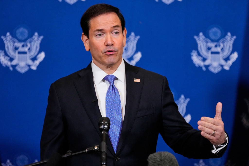该名美国官员表示，美国国务卿鲁比奥（Marco Rubio）认真看待事件，两名伊朗代表在联合国大会结束多日后仍被发现身处纽约，最终被要求离开美国。路透社
