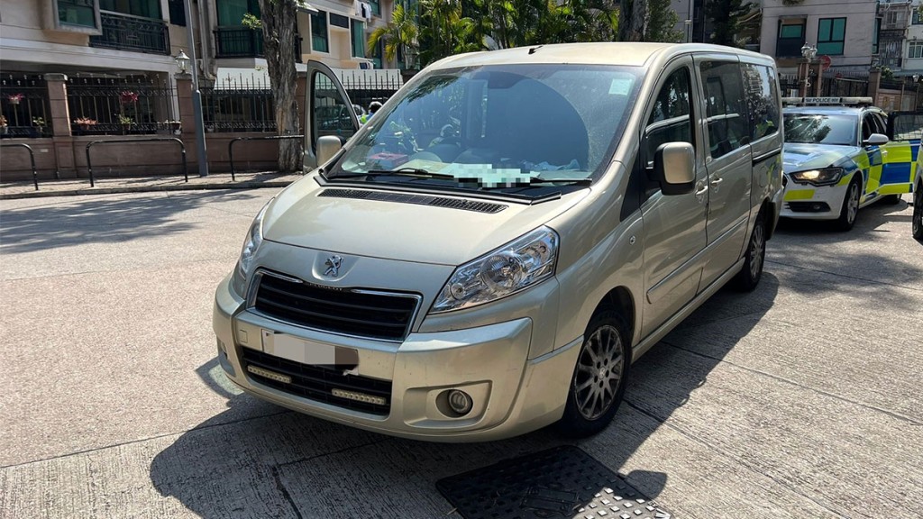 警方進行打擊非法駕駛汽車作出租或載客取酬用途行動。警方提供