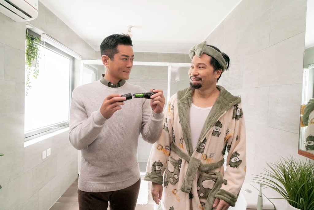 又幫大叔的電鬚刨叉電。