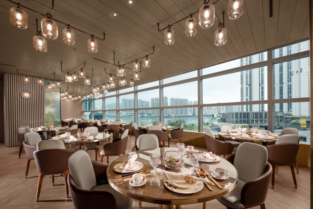 如中菜廳環境設計得舒適有空間感，在此用餐分外自在。