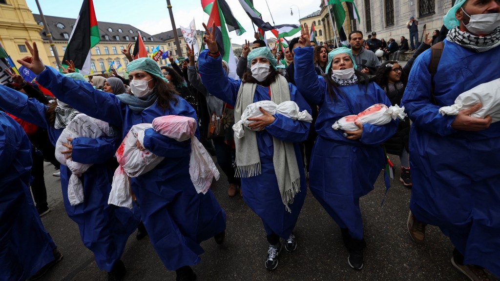 慕尼克安全会议举行期间，撑巴勒斯坦示威者在慕尼克游行。 路透社