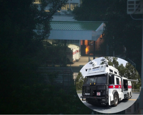 「水炮車」停泊在黃竹坑警察訓練學校內候命。