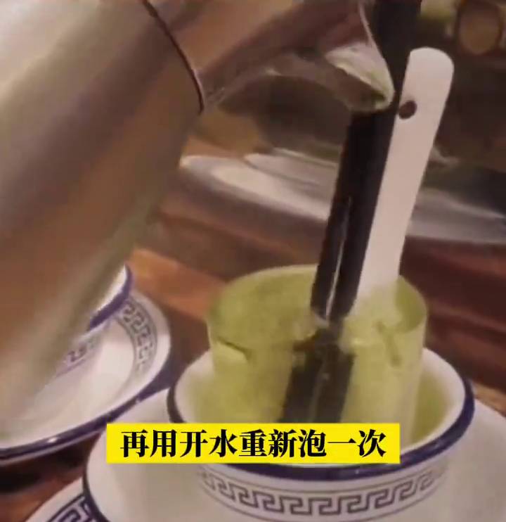 汪教授在抖音平台上稱對廣東人用「滾水淥碗筷」的習慣感到「噁心」。