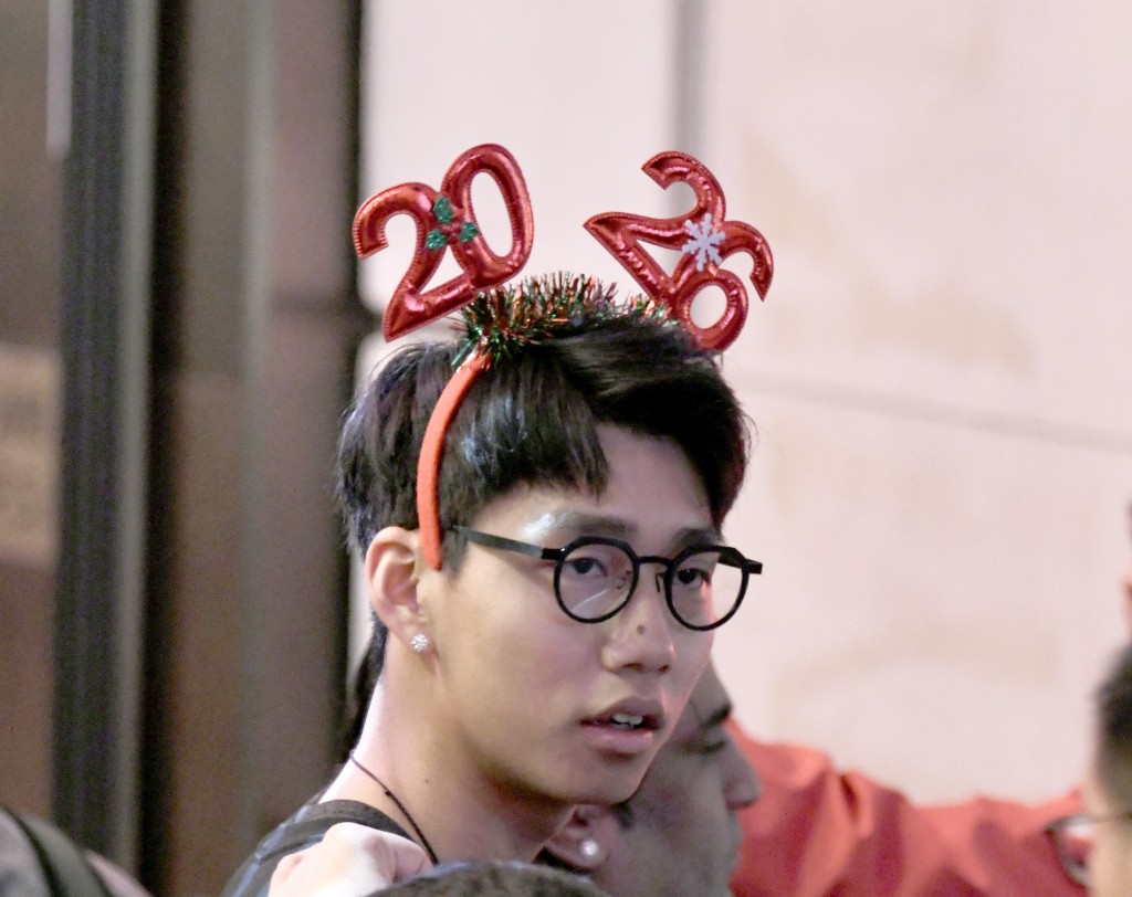 不少市民在蘭桂芳感受跨年氣氛。何君健攝