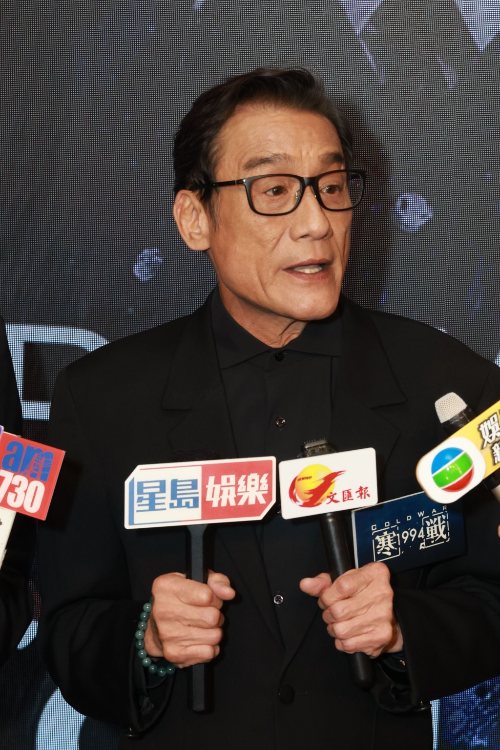 梁家輝、劉俊謙兩代「李文彬」首同框。