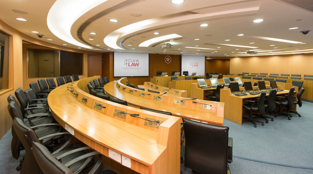 有港漂前後多年投入約200萬元取得法律博士學位後，畢業後持續一年都找不到合適工作，最終找到的職位起薪點也僅2萬左右。