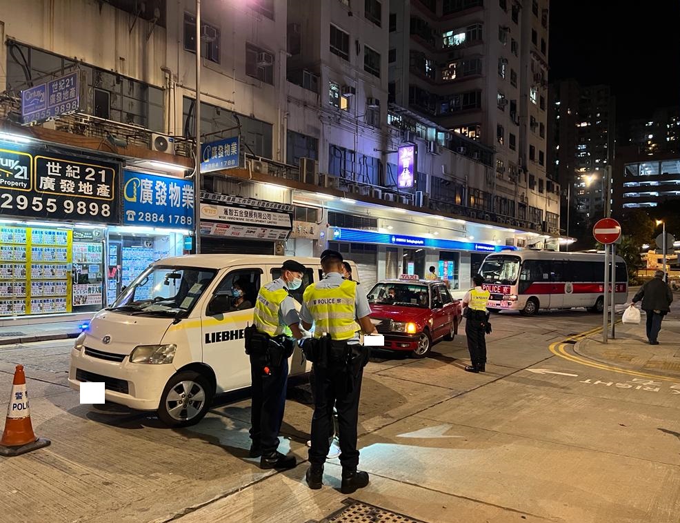警方在西九龍多處設置路障檢查站，截查可疑車輛。警方圖片