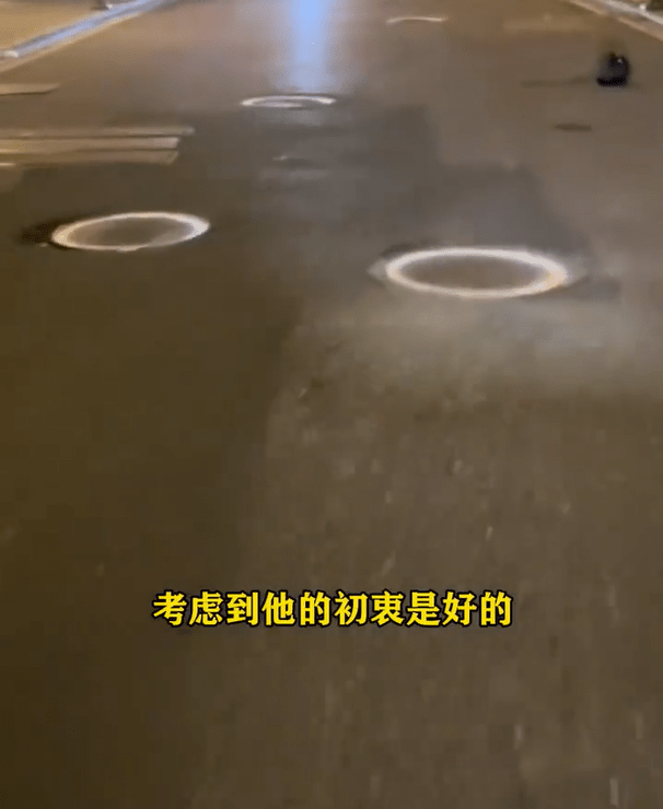 汕头男自费画圈警示逾70问题沙井盖遭约谈威胁报警。小红书