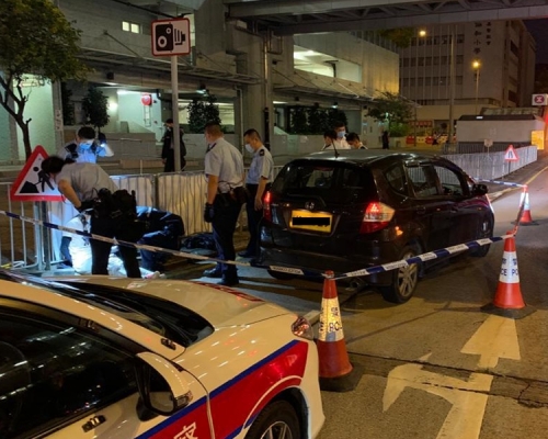 警方於昨日徬晚時分在長沙灣以涉嫌販毒拘捕一男一女。