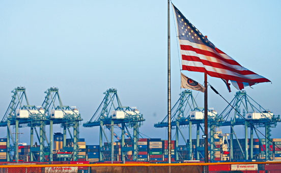 ■中美双方就是否取消关税仍存争议。图为美国洛杉矶一个港口。