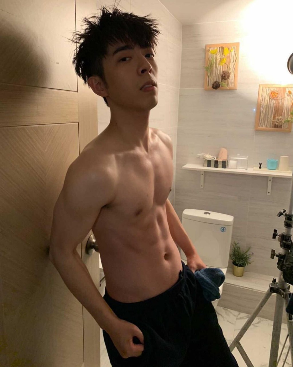 Edan擺晒Pose影相。