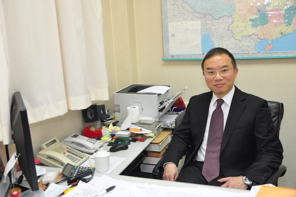 時任駐京辦入境事務組首席入境事務主任曾國衞。資料圖片