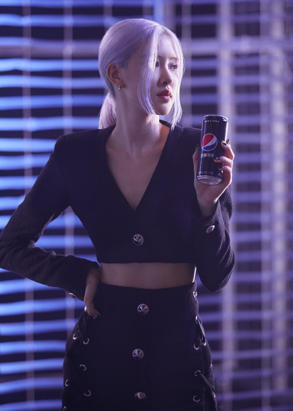BLACKPINK成員Rosé代言照。