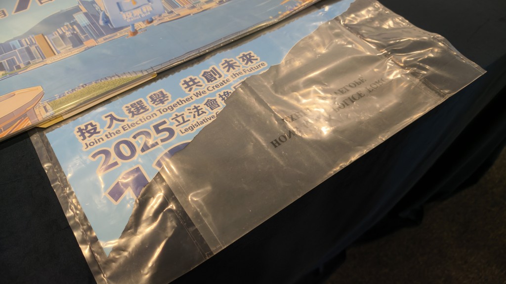 警方展示證物。黃文威攝 警方展示證物。黃文威攝