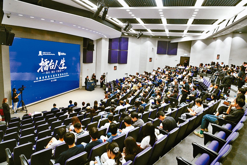座談會以「擂台人生:擂台,舞台,手術台」為題。 座談會以「擂台人生:擂台,舞台,手術台」為題。