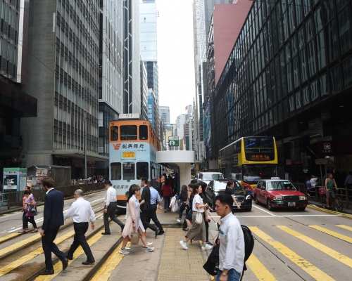 本港經濟有下行壓力。