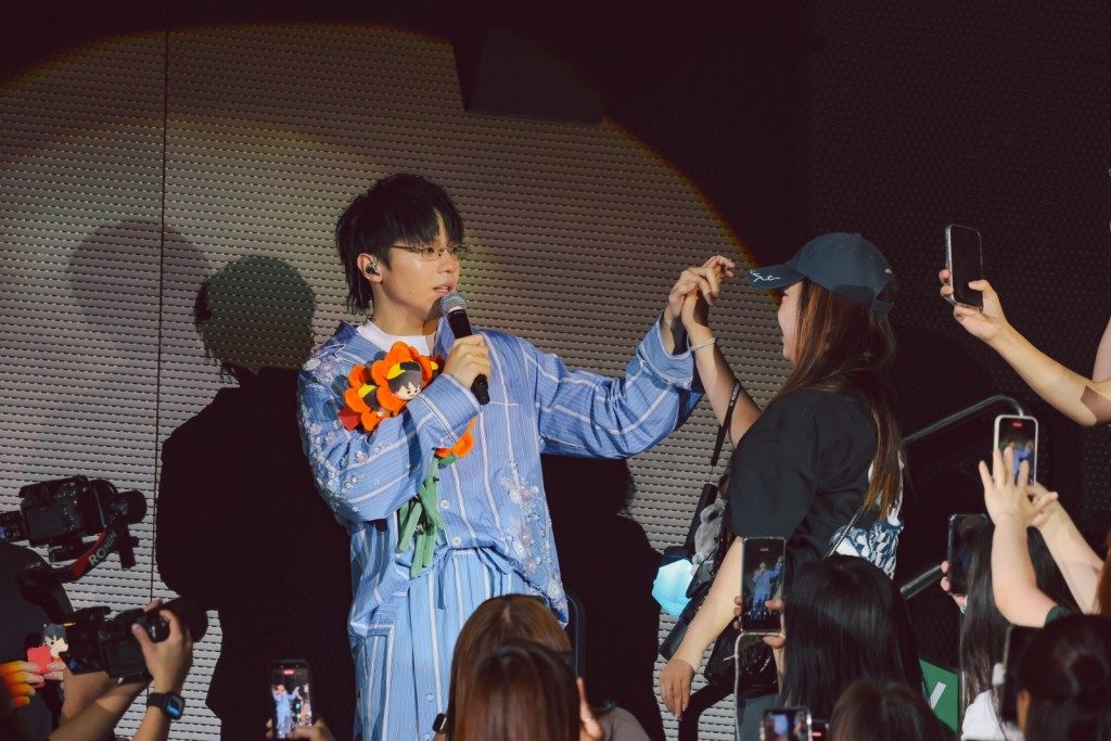 MIRROR歌迷聚会《Hi MIRO!Garden Party 2026》昨天Ian主场,他同支持者近距离互动。 MIRROR歌迷聚会《Hi MIRO!Garden Party 2026》昨天Ian主场,他同支持者近距离互动。