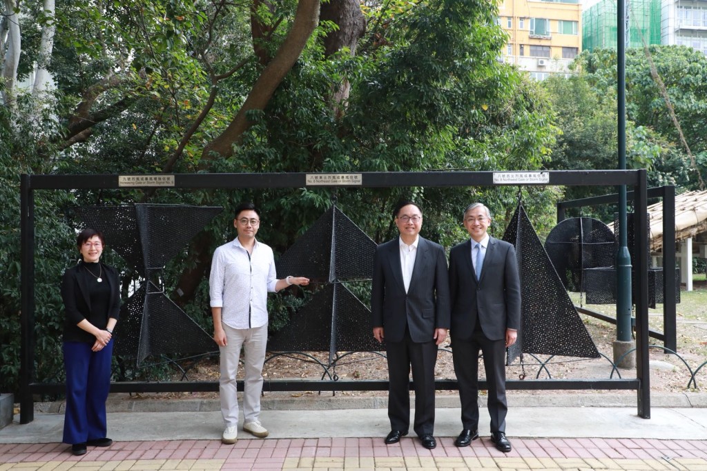 楊偉雄參觀香港天文台總部。