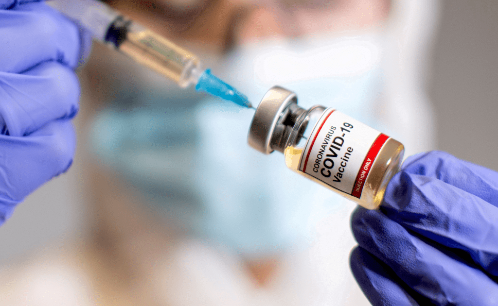 现有的新冠疫苗仍然对JN.1有效。 路透社