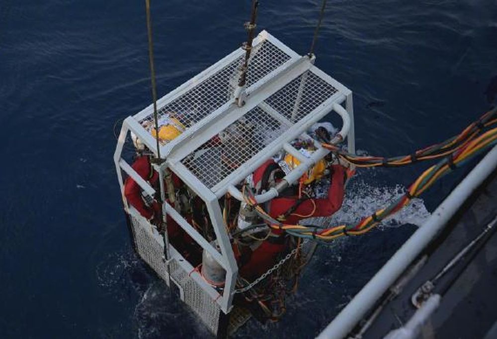 4月3日发生在海南岛西南海域商渔船碰撞事故的搜救行动持续进行中。