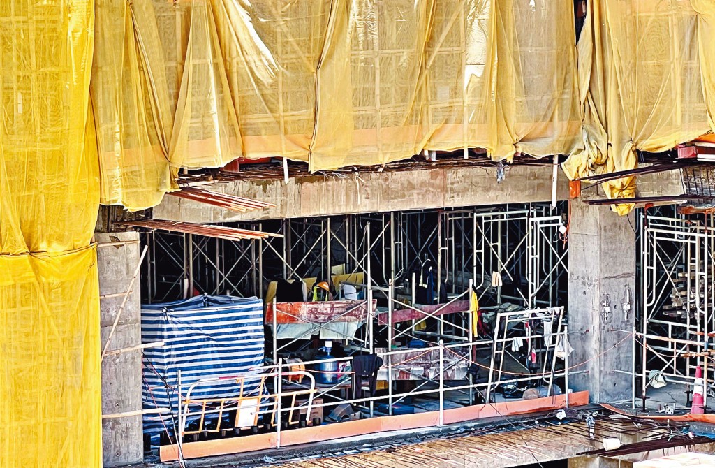 涉事工程項目被發現有建築物主力梁柱出現「蜂窩狀」空洞及鋼筋外露情況。